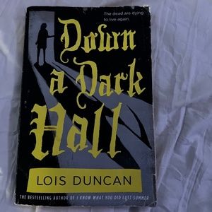 Down A Dark Hall By Lois Duncan